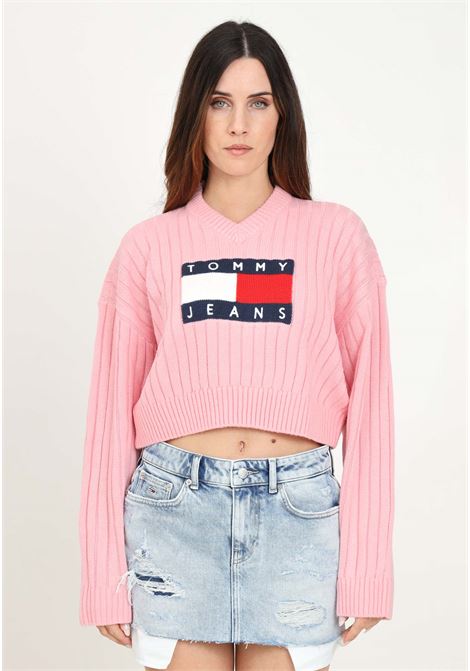 Cropped sweater with badge and pink V-neckline for women TOMMY JEANS | DW0DW18528THATHA
